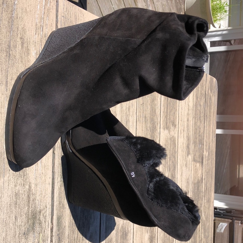 Calvin Klein Collection suede wedge bootie. Lack size 40